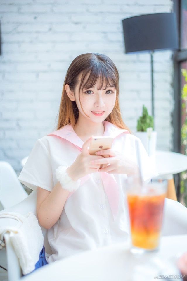 我喊他，没人应。只我一人，站在荒郊野地里。